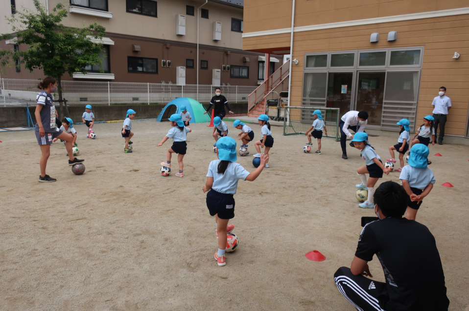 保育園サッカー教室の様子