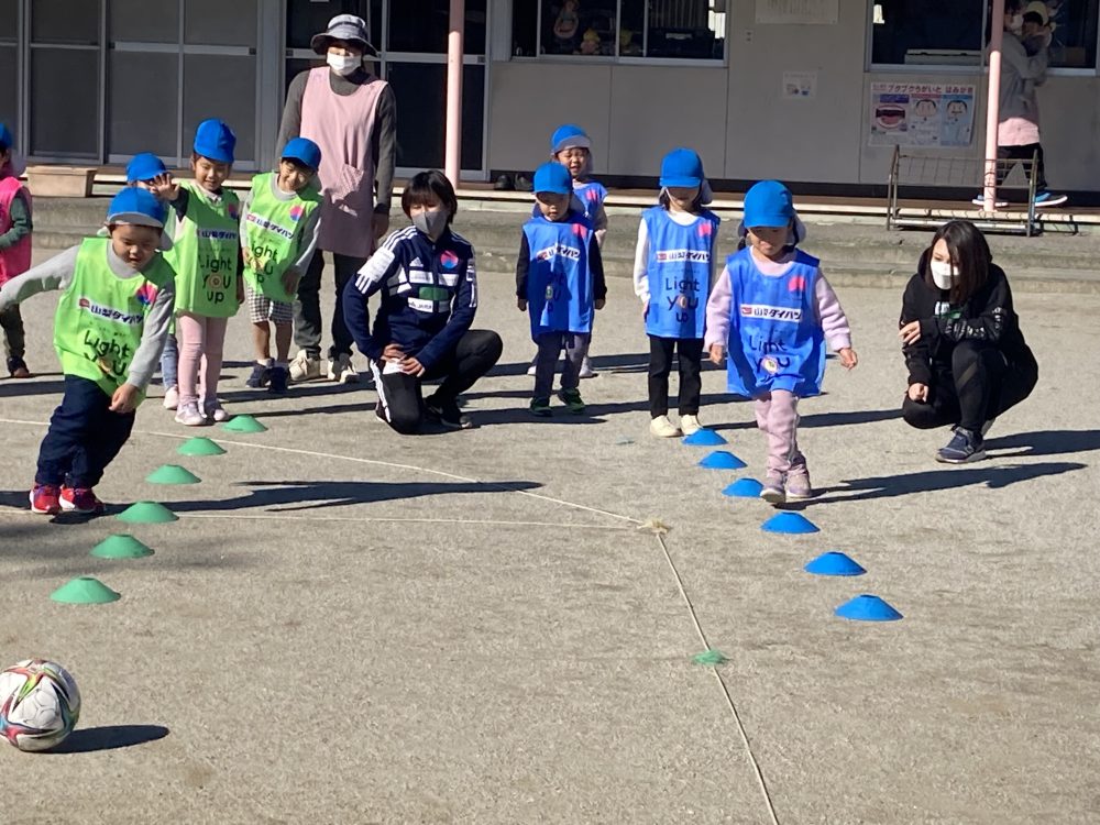 保育園サッカー教室の様子