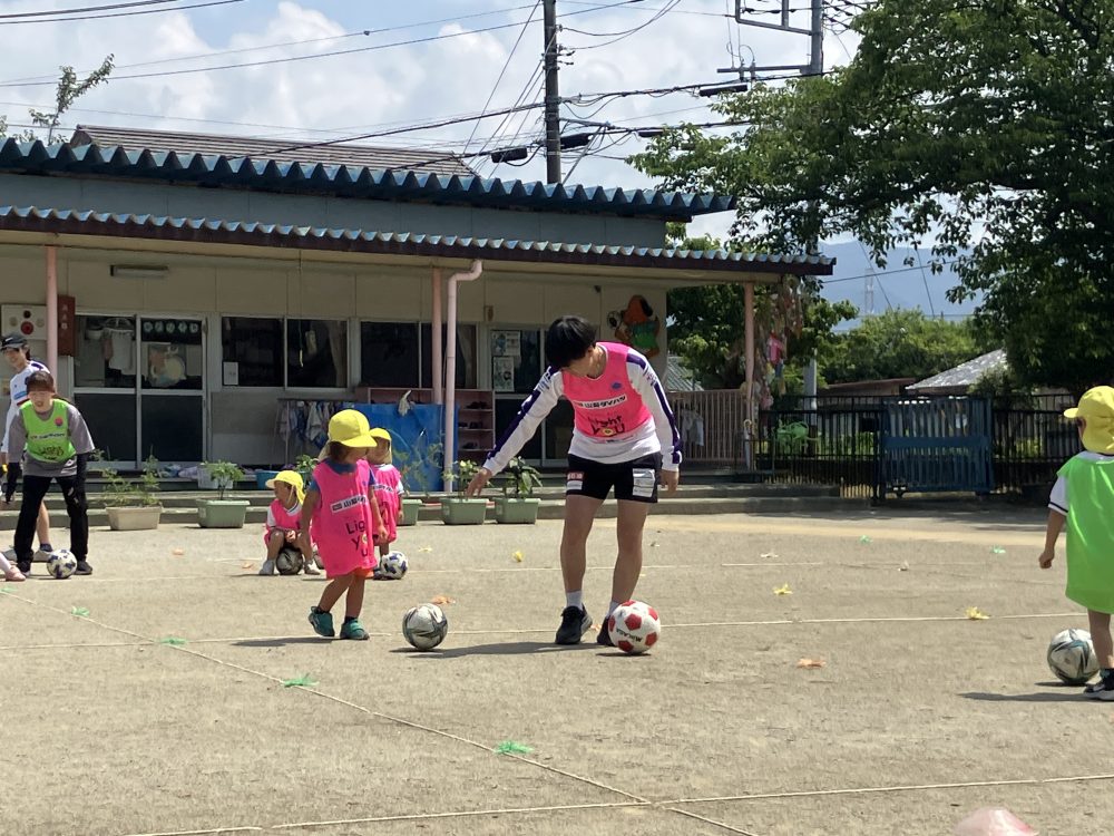 保育園サッカー教室の様子