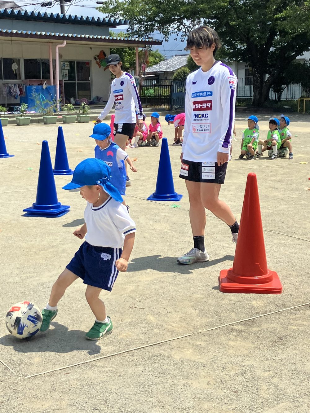 保育園サッカー教室の様子
