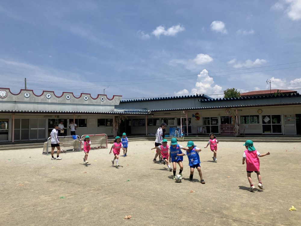 保育園サッカー教室の様子